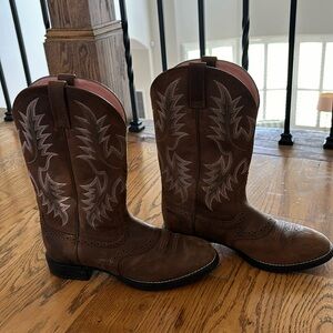 Girls size 6.5 cowboy boots